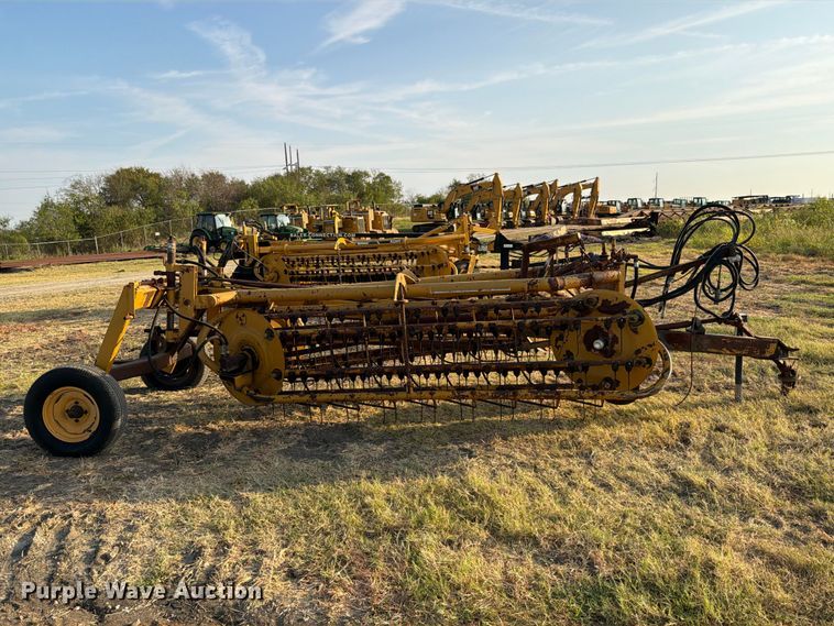 image for item FN3712 Vermeer R23 hay rake