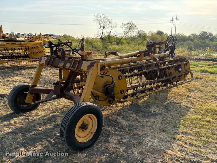 image for item FN3712 Vermeer R23 hay rake