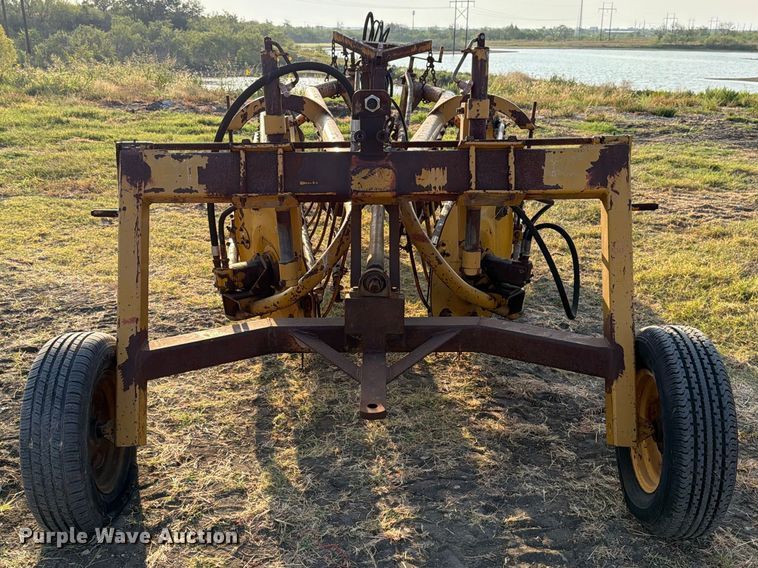 image for item FN3712 Vermeer R23 hay rake