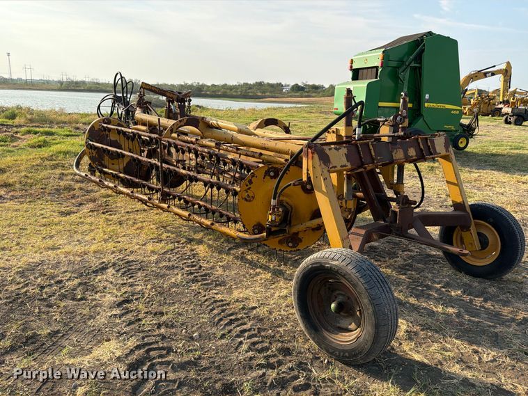 image for item FN3712 Vermeer R23 hay rake