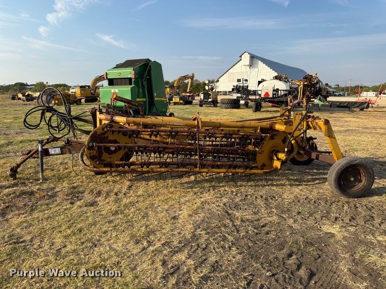image for item FN3712 Vermeer R23 hay rake
