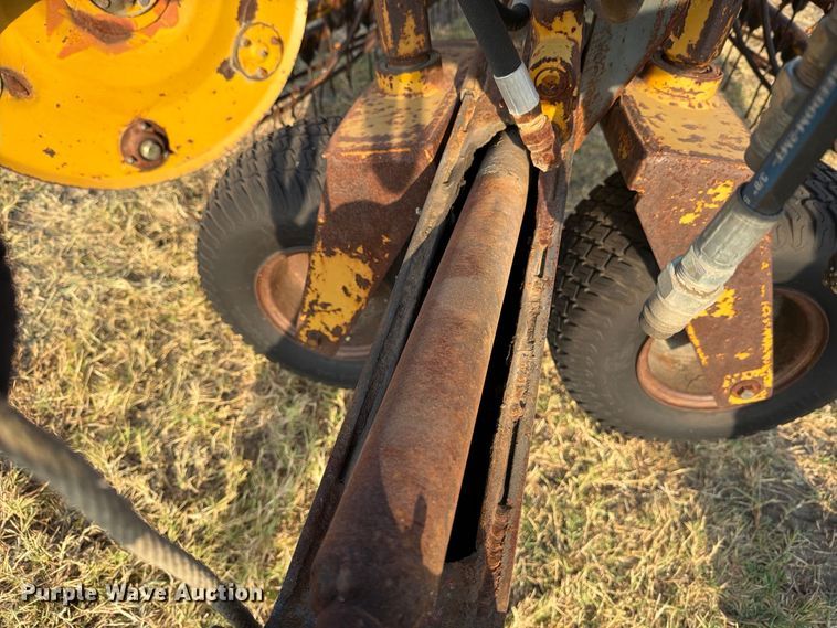 image for item FN3712 Vermeer R23 hay rake