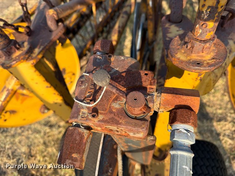 image for item FN3712 Vermeer R23 hay rake