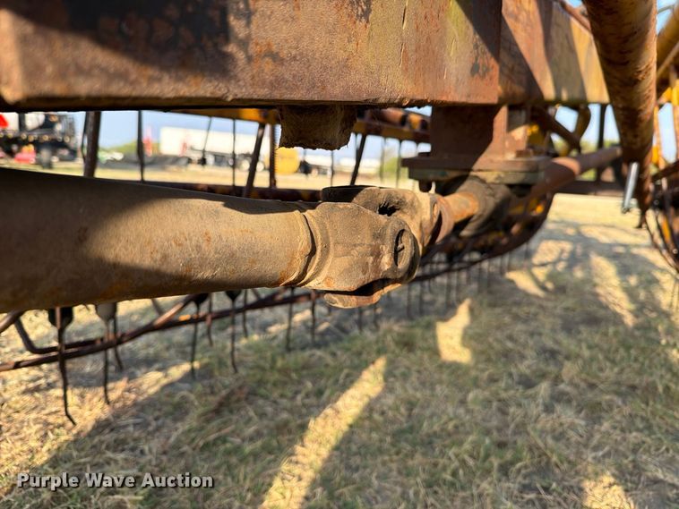 image for item FN3712 Vermeer R23 hay rake