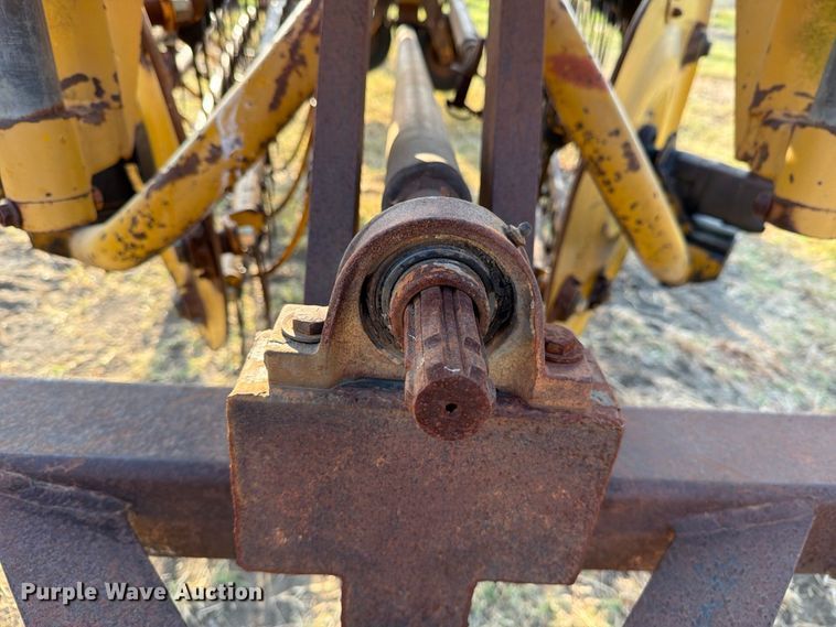 image for item FN3712 Vermeer R23 hay rake