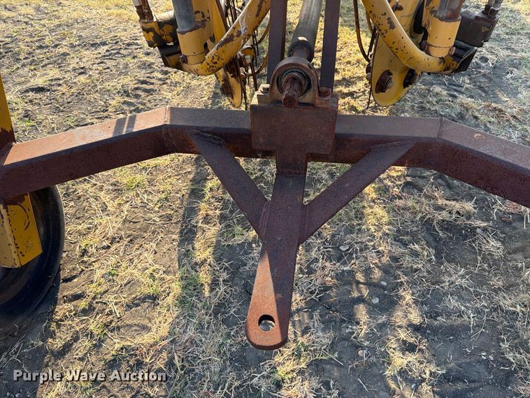 image for item FN3712 Vermeer R23 hay rake