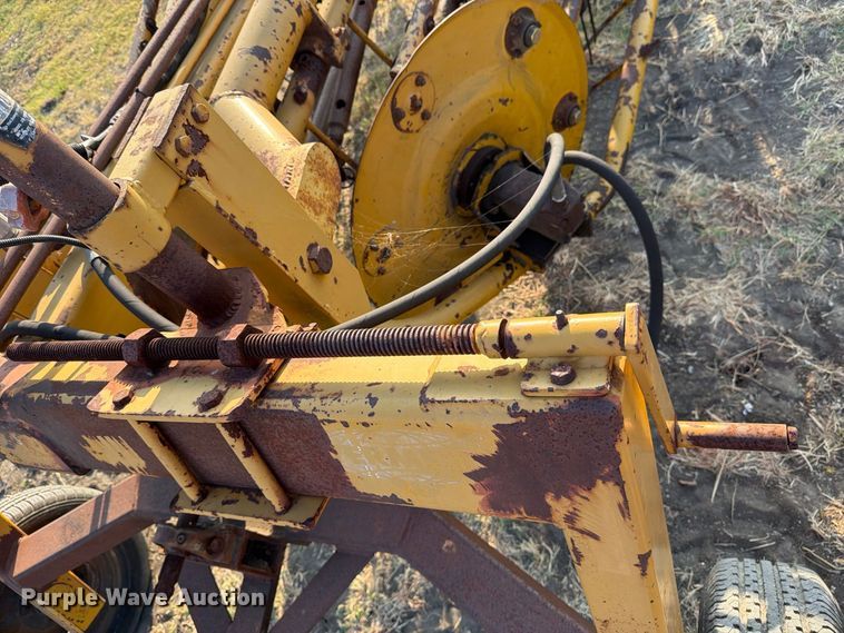 image for item FN3712 Vermeer R23 hay rake