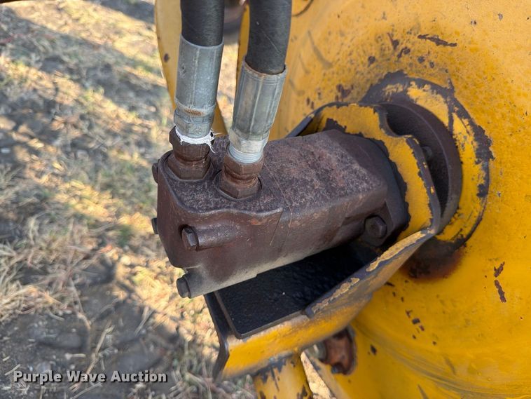 image for item FN3712 Vermeer R23 hay rake