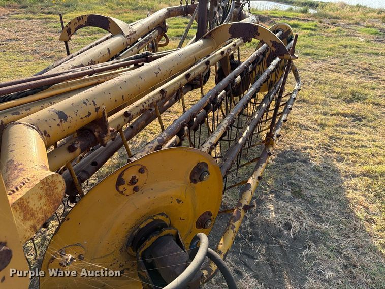 image for item FN3712 Vermeer R23 hay rake