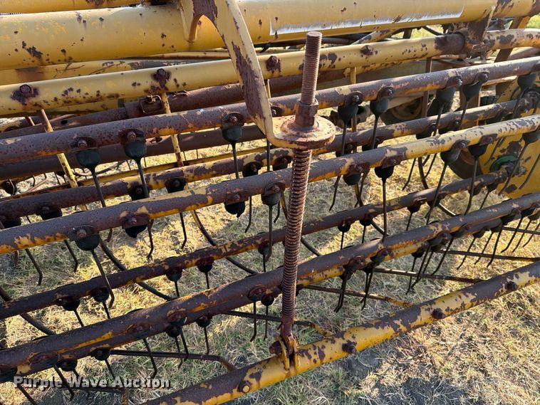 image for item FN3712 Vermeer R23 hay rake