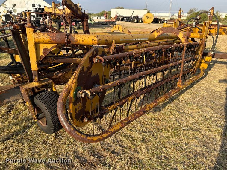 image for item FN3712 Vermeer R23 hay rake
