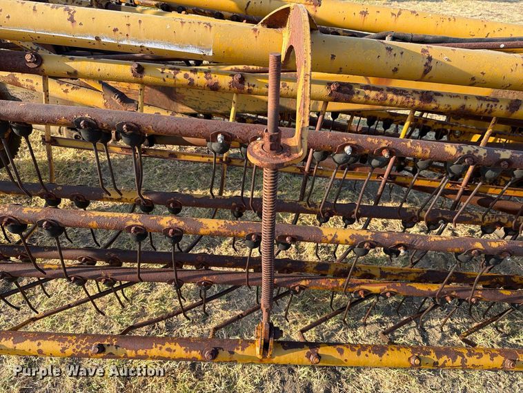 image for item FN3712 Vermeer R23 hay rake