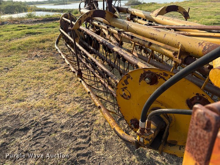 image for item FN3712 Vermeer R23 hay rake