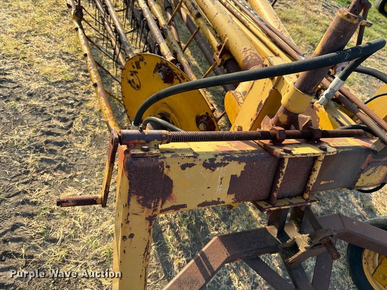 image for item FN3712 Vermeer R23 hay rake