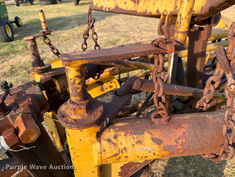 image for item FN3712 Vermeer R23 hay rake