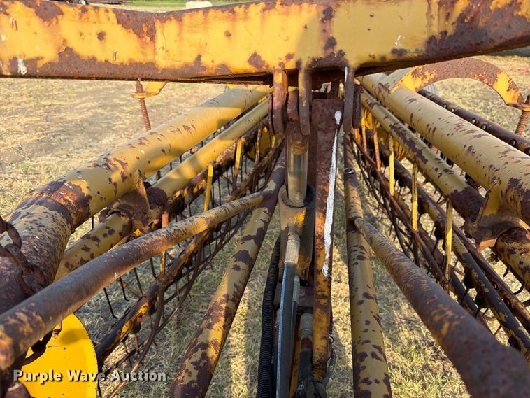 image for item FN3712 Vermeer R23 hay rake