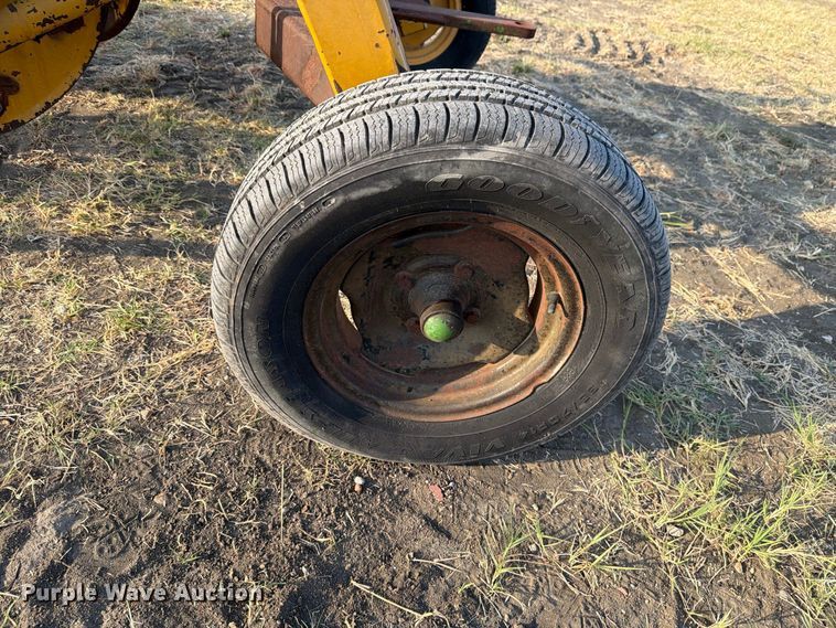 image for item FN3712 Vermeer R23 hay rake