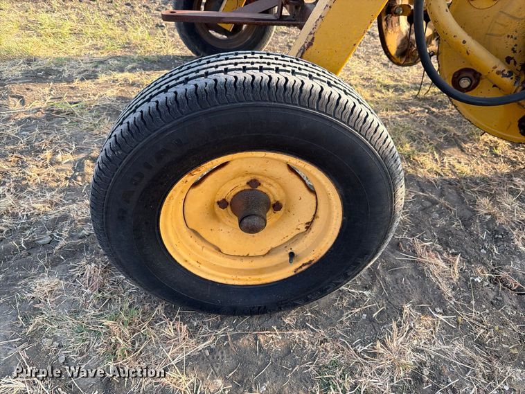 image for item FN3712 Vermeer R23 hay rake