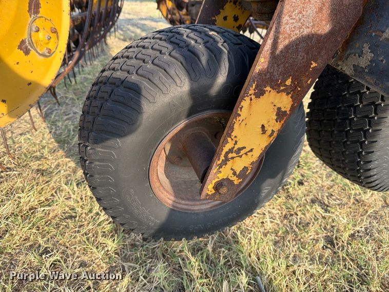 image for item FN3712 Vermeer R23 hay rake