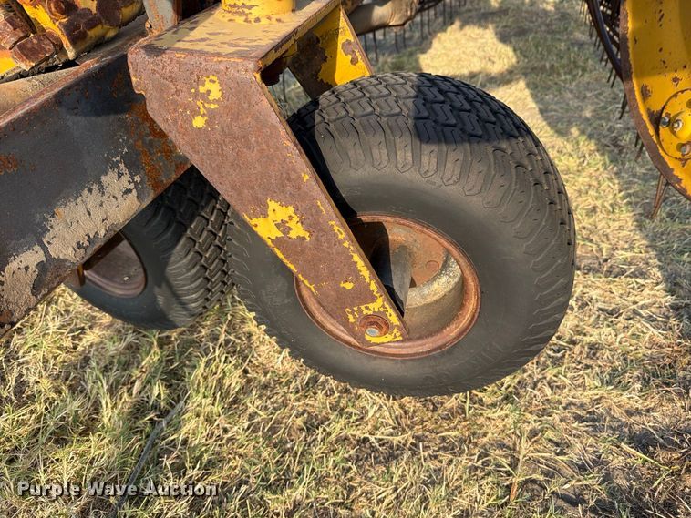 image for item FN3712 Vermeer R23 hay rake