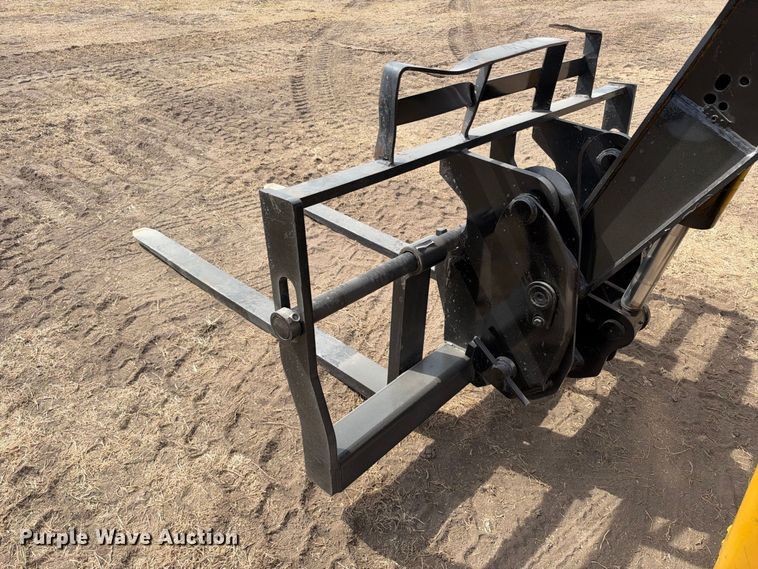 image for item FN3718 2014 Caterpillar TL943C telehandler