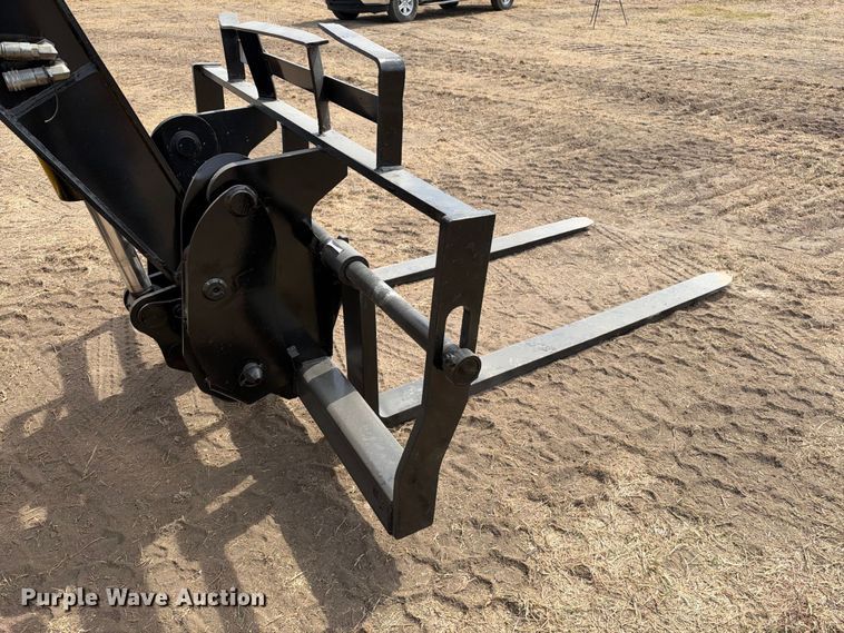 image for item FN3718 2014 Caterpillar TL943C telehandler