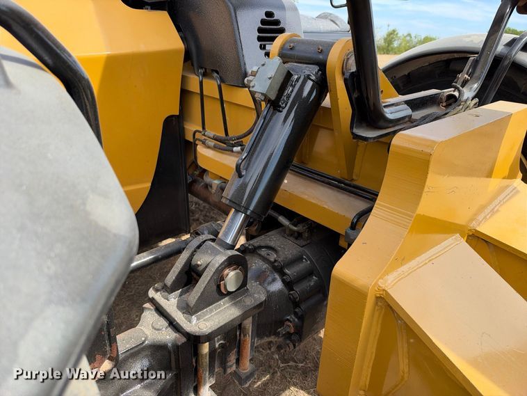 image for item FN3718 2014 Caterpillar TL943C telehandler