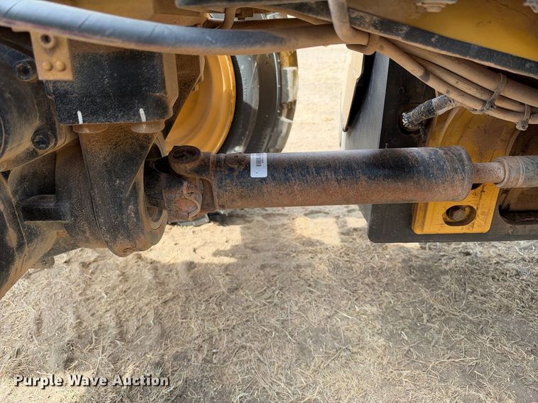 image for item FN3718 2014 Caterpillar TL943C telehandler