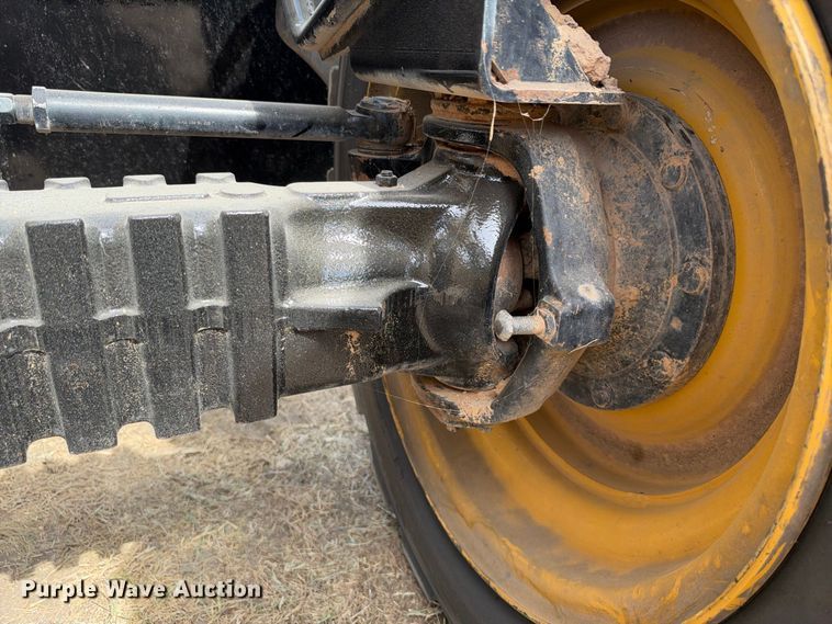 image for item FN3718 2014 Caterpillar TL943C telehandler
