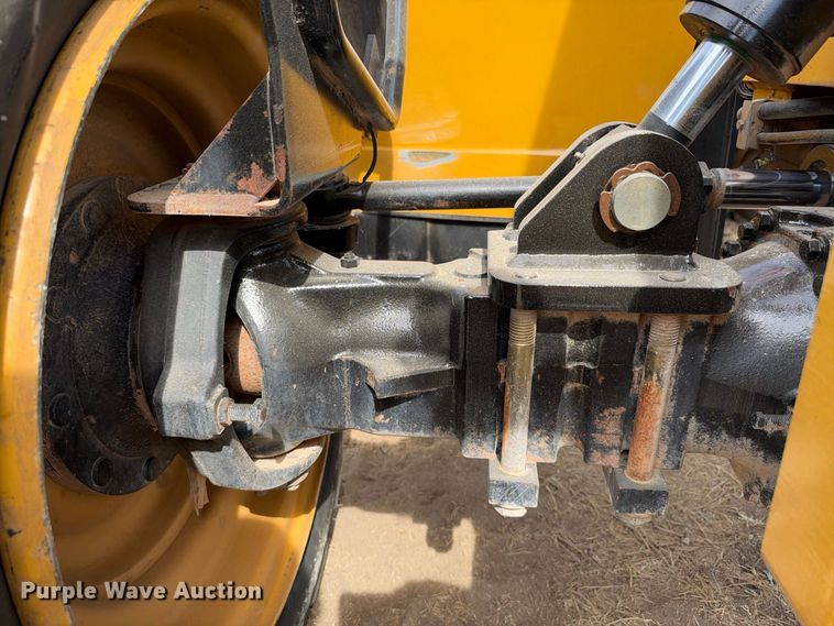 image for item FN3718 2014 Caterpillar TL943C telehandler