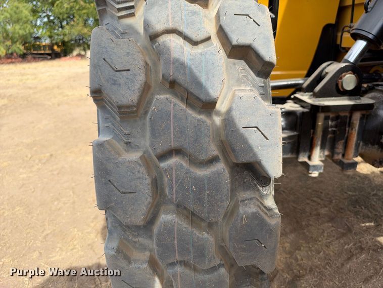 image for item FN3718 2014 Caterpillar TL943C telehandler