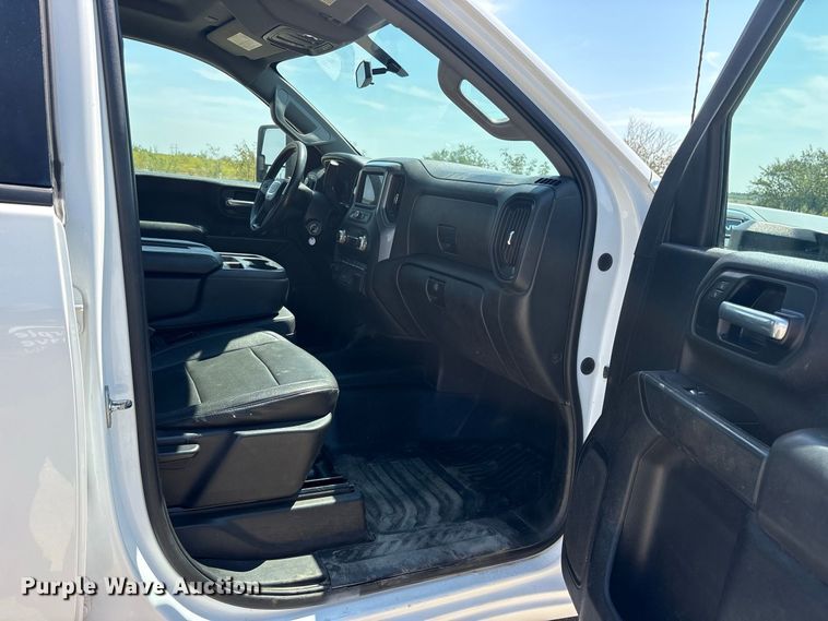 image for item FN3720 2021 GMC Sierra 2500 Crew Cab pickup truck