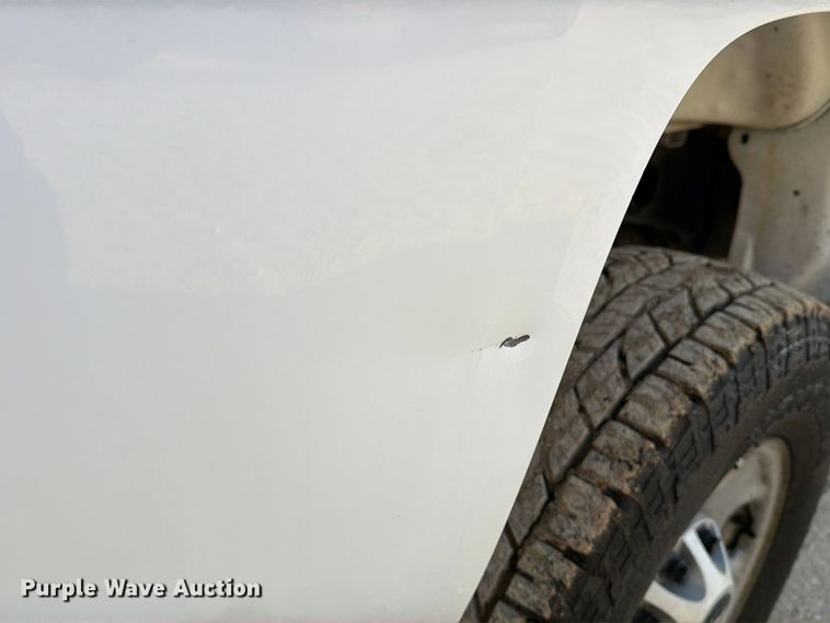 image for item FN3723 2017 Chevrolet Silverado 2500HD 4X4 Ext. Cab pickup truck