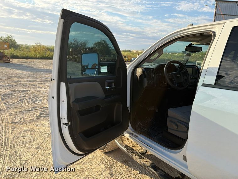 image for item FN3723 2017 Chevrolet Silverado 2500HD 4X4 Ext. Cab pickup truck