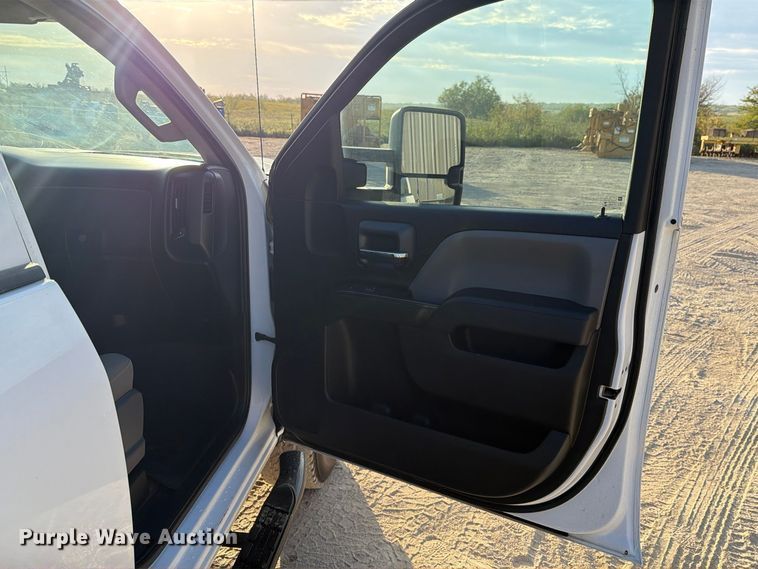 image for item FN3723 2017 Chevrolet Silverado 2500HD 4X4 Ext. Cab pickup truck