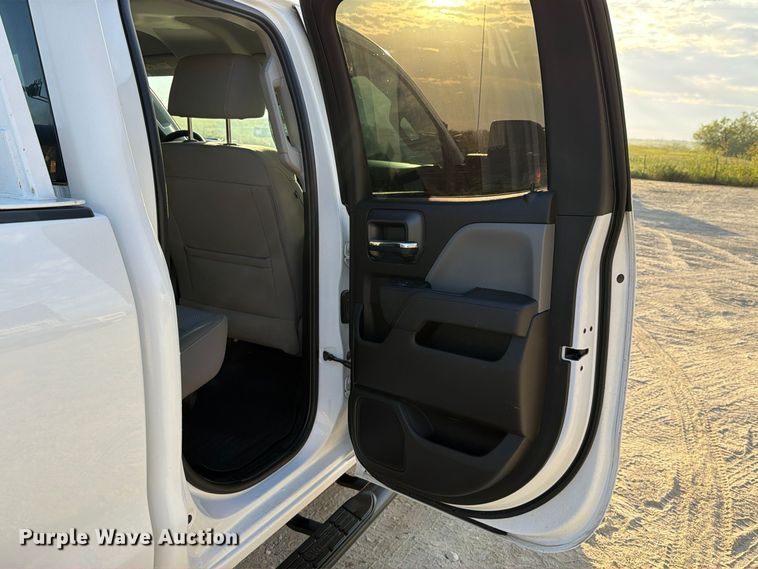 image for item FN3723 2017 Chevrolet Silverado 2500HD 4X4 Ext. Cab pickup truck