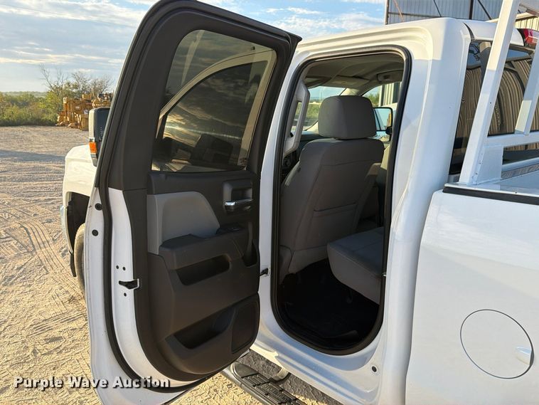 image for item FN3723 2017 Chevrolet Silverado 2500HD 4X4 Ext. Cab pickup truck