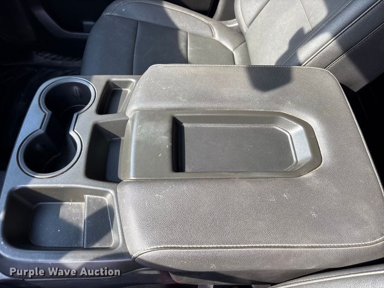 image for item FN3726 2022 GMC Sierra 2500 Crew Cab pickup truck