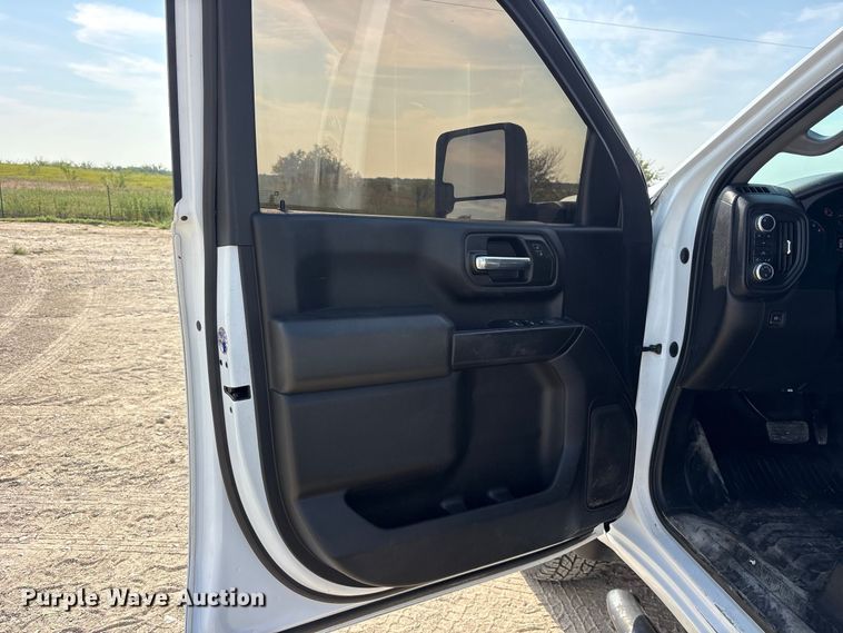 image for item FN3726 2022 GMC Sierra 2500 Crew Cab pickup truck