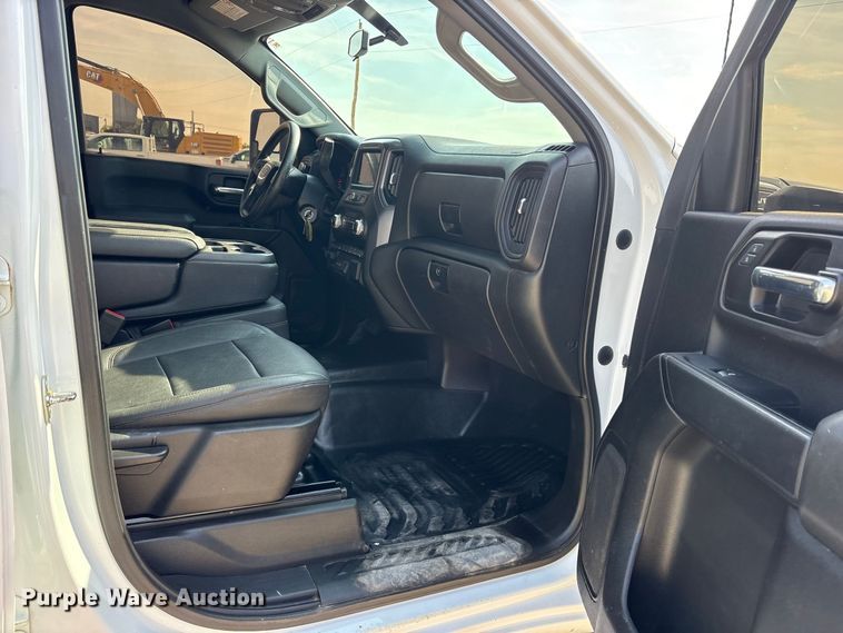 image for item FN3726 2022 GMC Sierra 2500 Crew Cab pickup truck