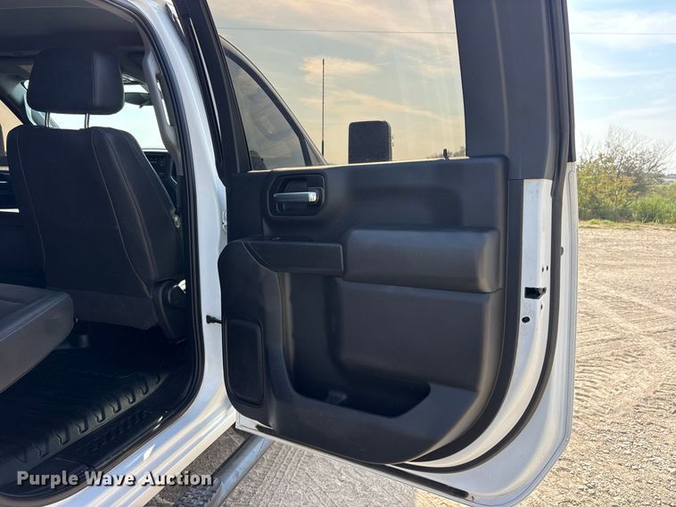 image for item FN3726 2022 GMC Sierra 2500 Crew Cab pickup truck