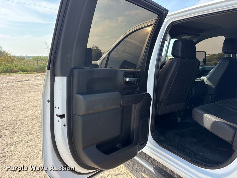 image for item FN3726 2022 GMC Sierra 2500 Crew Cab pickup truck