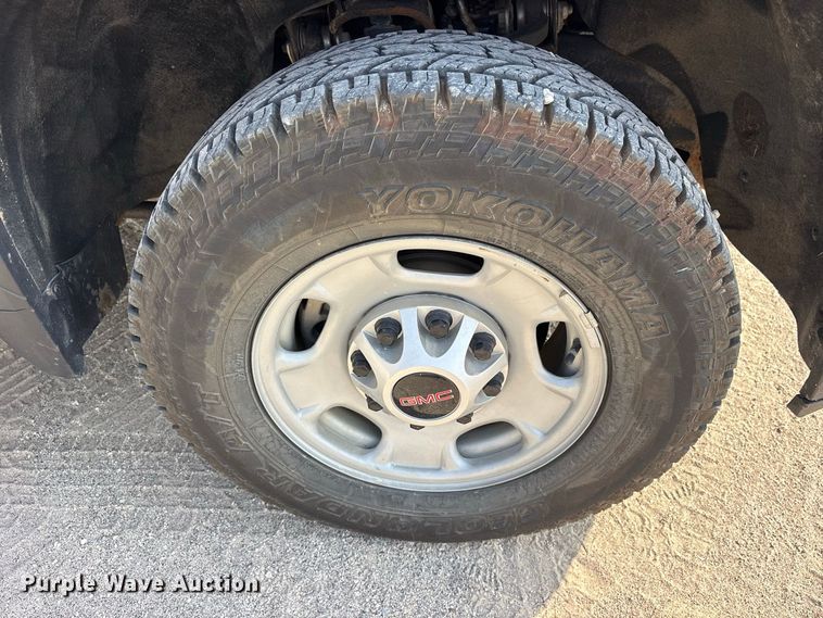 image for item FN3726 2022 GMC Sierra 2500 Crew Cab pickup truck