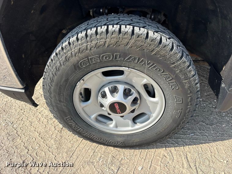 image for item FN3726 2022 GMC Sierra 2500 Crew Cab pickup truck