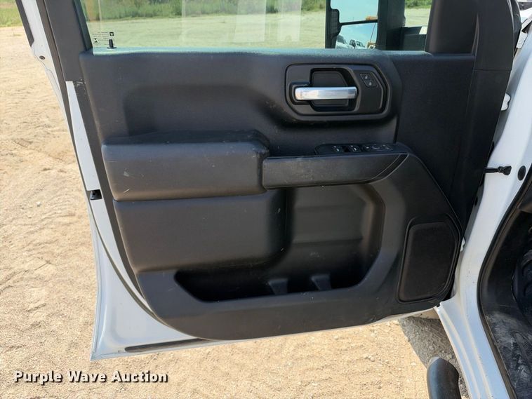 image for item FN3728 2021 GMC Sierra 2500 Crew Cab pickup truck