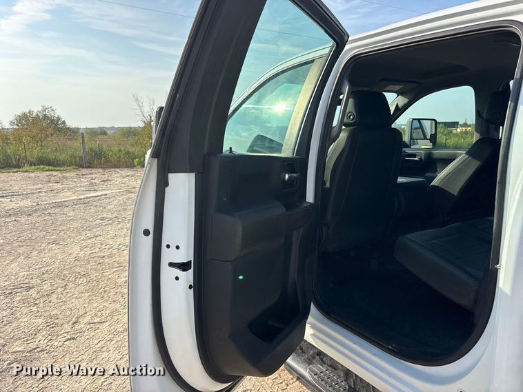 image for item FN3729 2021 GMC Sierra 2500 Crew Cab pickup truck