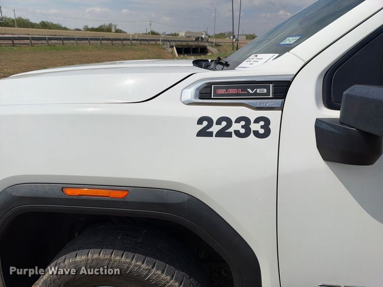 image for item FN3733 2022 GMC Sierra 2500 Crew Cab pickup truck