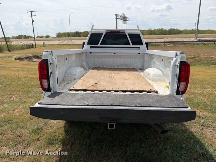 image for item FN3733 2022 GMC Sierra 2500 Crew Cab pickup truck