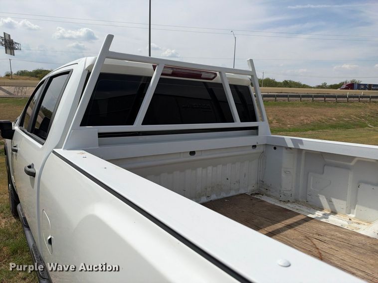 image for item FN3733 2022 GMC Sierra 2500 Crew Cab pickup truck