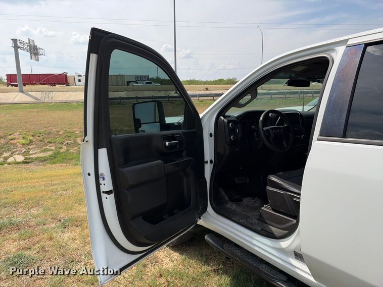 image for item FN3733 2022 GMC Sierra 2500 Crew Cab pickup truck